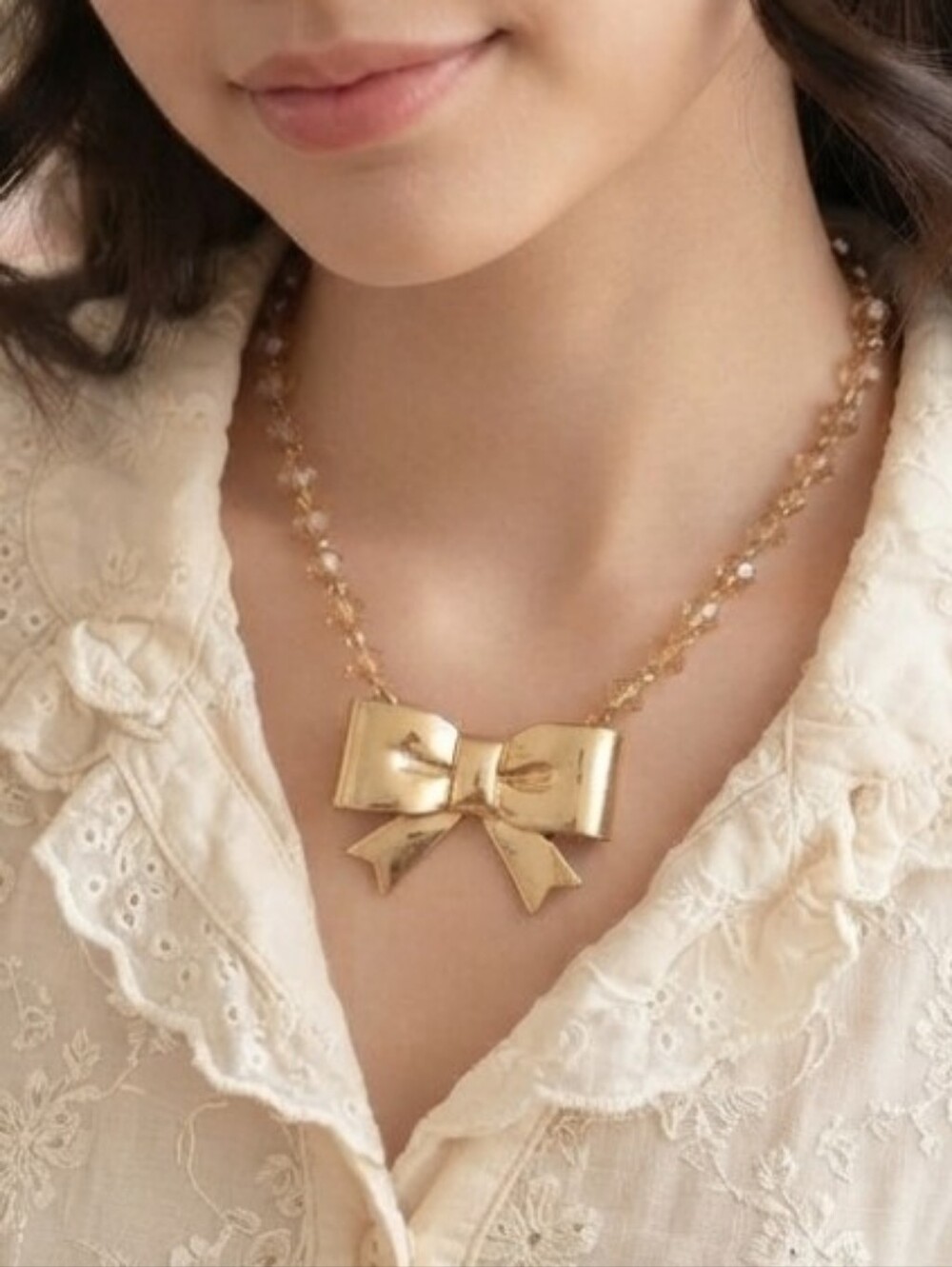 ✨ VTG Y2K Betsey Johnson Gold-Tone Patterned Bow & Faceted Bead Necklace 🎀
